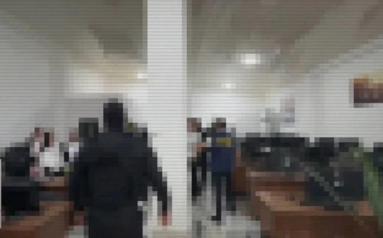 Данные казахстанцев добывали из государственных баз и распространяли через Telegram