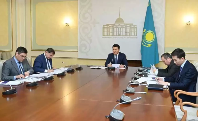 Карин провел заседание Республиканской комиссии по подготовке кадров за рубежом