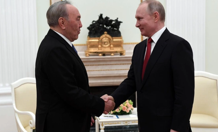 Путин и Назарбаев провели частную встречу в Москве