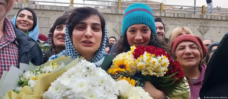Освещавших протесты в Иране журналисток отпустили под залог