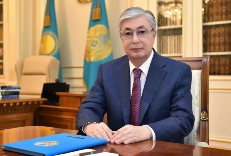 Президент Токаев поздравил казахстанцев с Днем госслужащего и Днем полиции