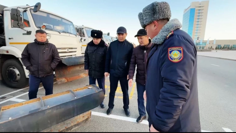 Полицейские Жетісу проверили готовность дорожной спецтехники коммунальных служб к зимнему периоду