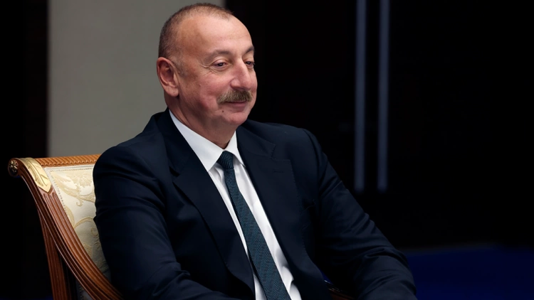 Алиев набирает 92,05% на внеочередных президентских выборах в Азербайджане