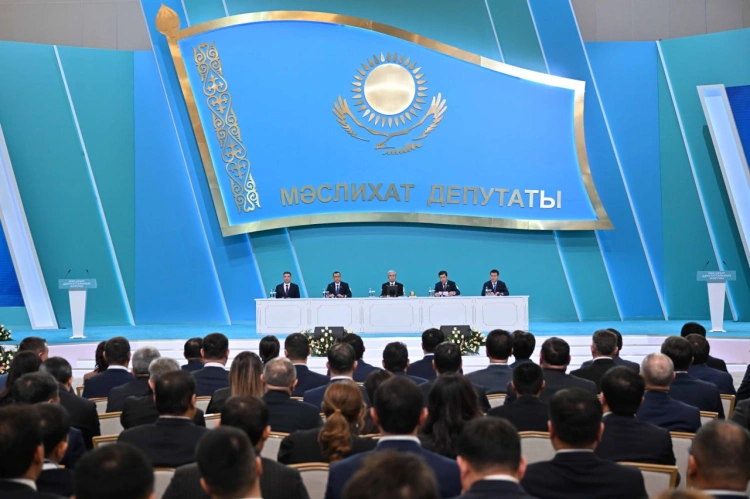 Токаев: Казахстан эвакуировал более 9 тысяч граждан из зоны ближневосточного конфликта