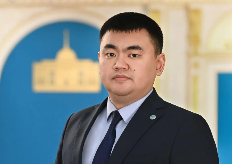 Проработал меньше недели: пресс-секретарь президента освобожден от должности