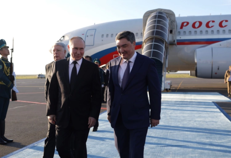 Путин прибыл на саммит ШОС в Астану