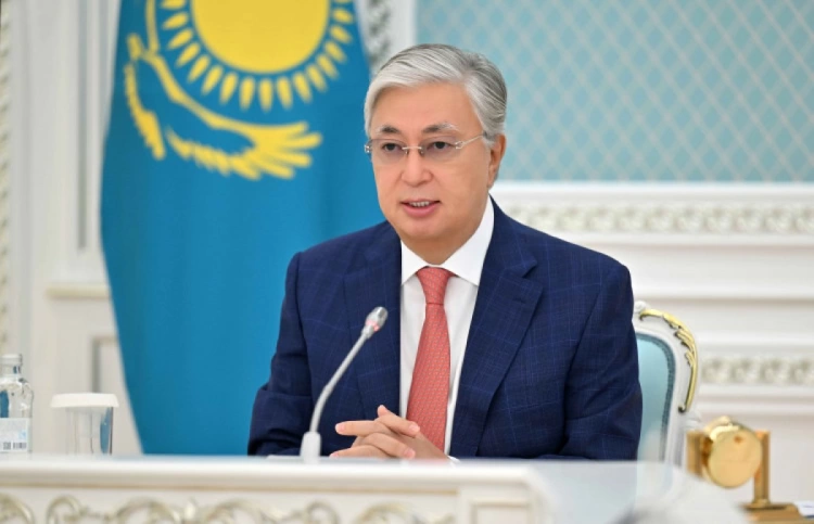 Казахстан будет поддерживать волонтерское движение - Токаев
