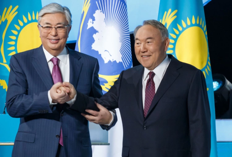 Назарбаев «продолжает поддерживать» Токаева - Фонд первого президента сделал заявление