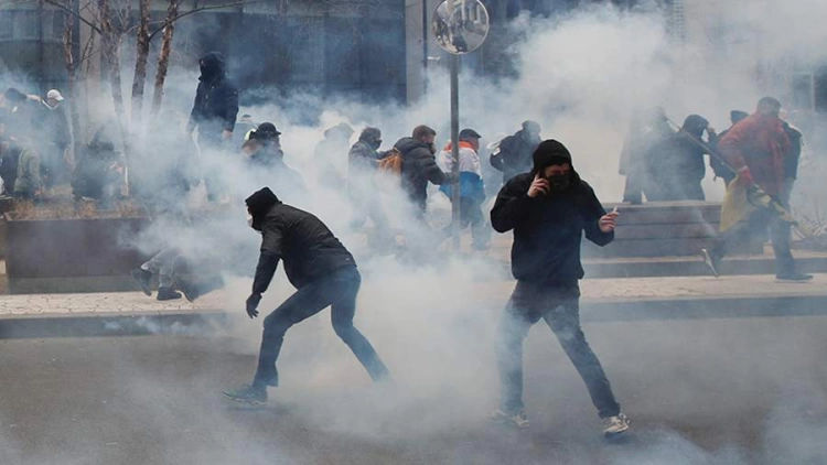 Полиция применила газ и водометы на протестах против QR-кодов в Брюсселе