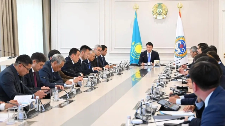 Аким Алматы раскритиковал подрядчиков за срыв сроков и низкое качество работ