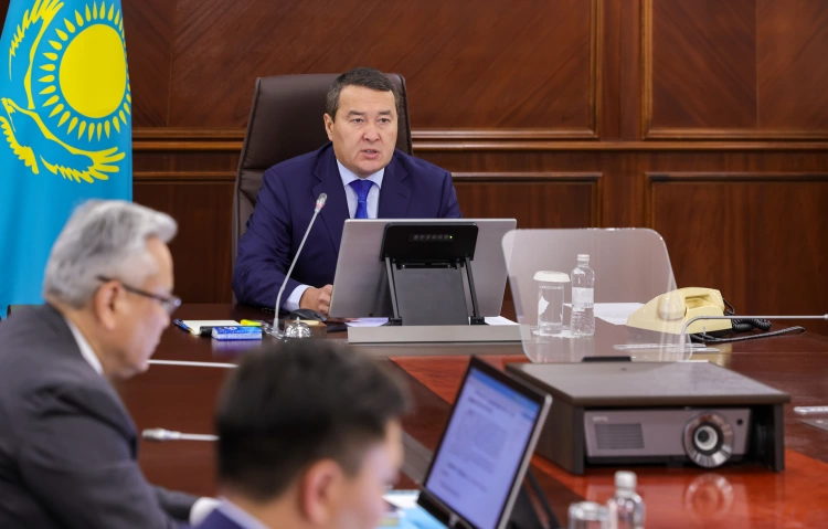 Найдены тела двоих горняков, поиски еще троих продолжаются на шахте "Казахстанская"