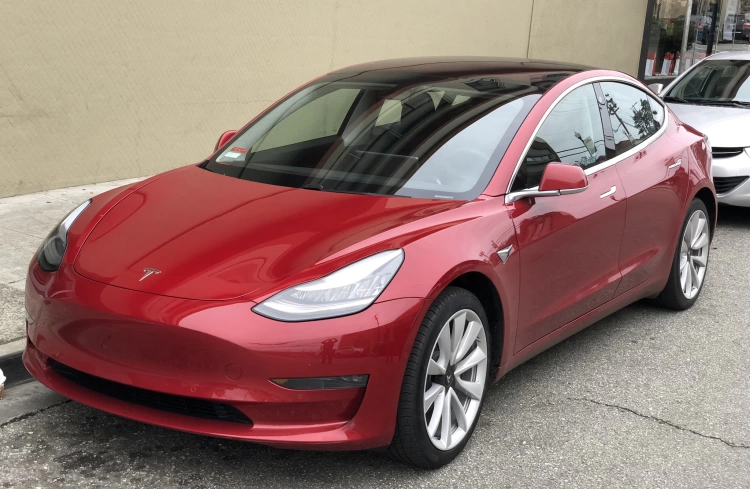 Tesla снизила цены на две модели электромобилей в Китае
