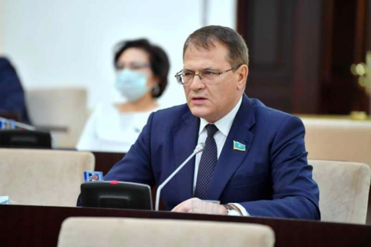 Президент прекратил полномочия сенатора Лукина