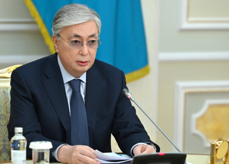 Токаев поздравил казахстанцев с Днем единства