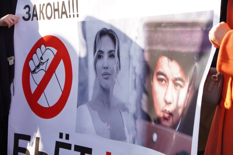 Брат погибшей Нукеновой выступил на митинге в Алматы
