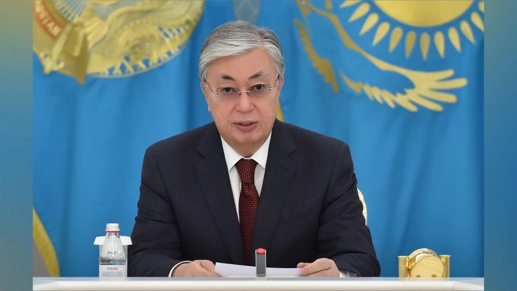Токаев поздравил казахстанцев с Днём благодарности