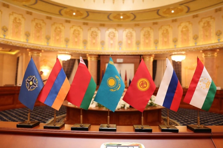 Казахстан не будет выходить из ЕАЭС, заявил Токаев