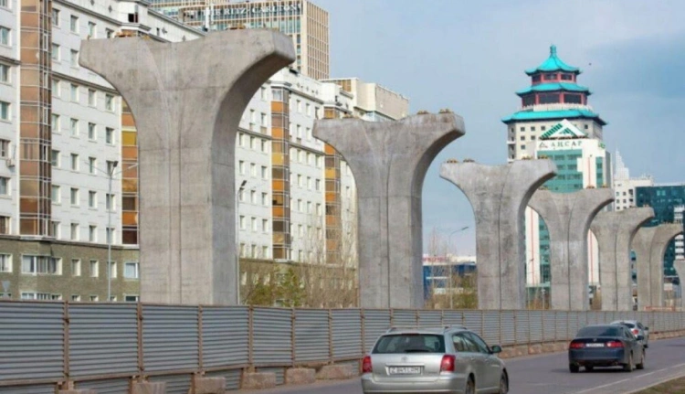 В Астане мужчина повесился на эстакаде LRT