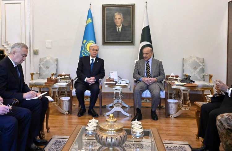 Токаев провел переговоры в Пакистане