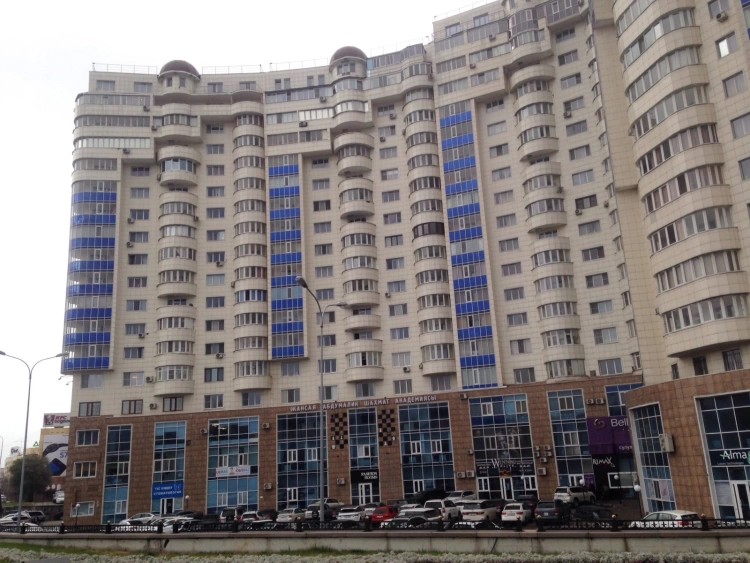 Чердаки в ЖК «Айгерим» в Алматы превратили в съемные квартиры