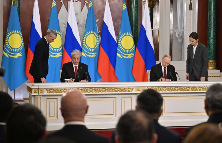 Стратегическое партнерство: какие документы подписали Токаев и Путин