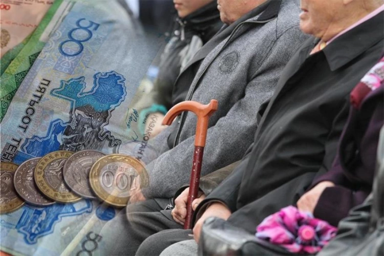 Пенсий на 704,9 млрд тенге выплачено казахстанцам с начала года