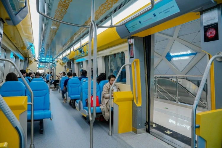 Астанчане массово пересели на LRT: за две недели — более миллиона поездок