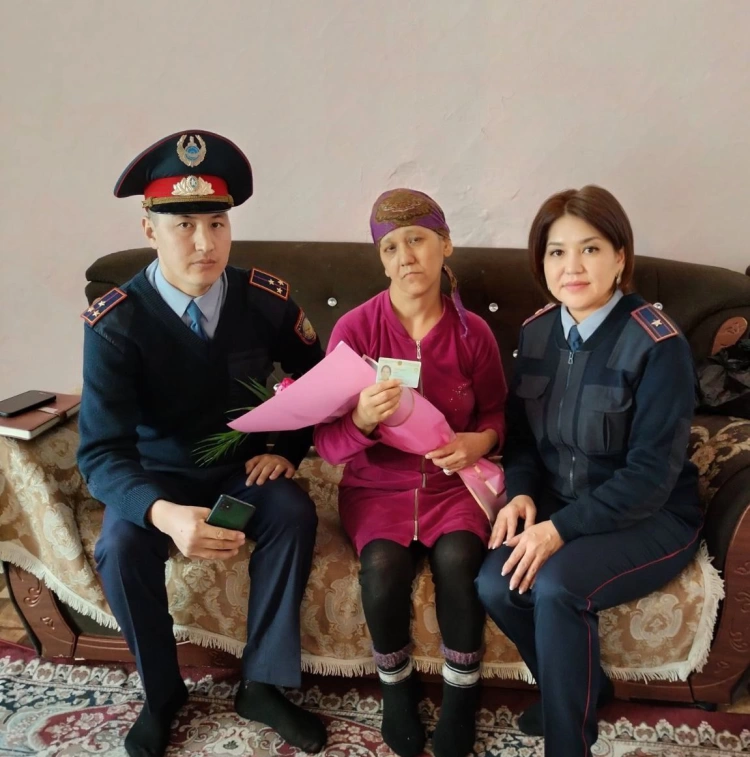 Полицейские Жетісу помогли сельчанке получить документы