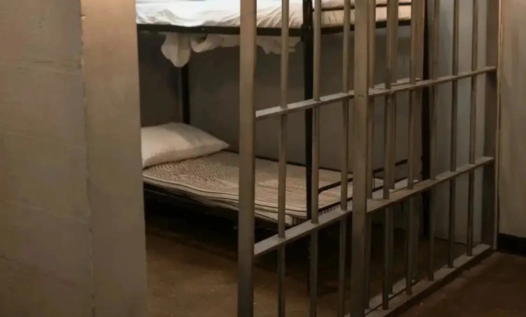 Право на телефонные консультации с адвокатом и врачом получили осужденные
