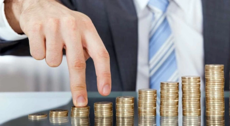 Более 1,2 млн работникам повысили зарплату в этом году