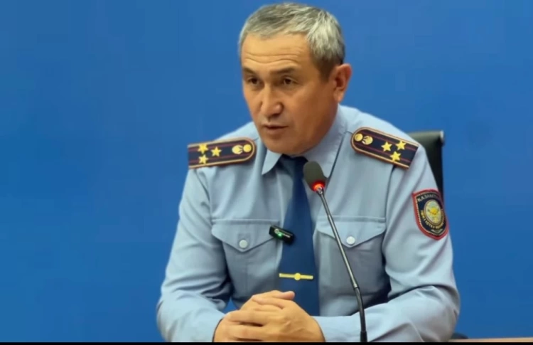 Макеты с фигурками детей и стробоскопы с цветными маячками установили полицейские близ школ в Жетісу