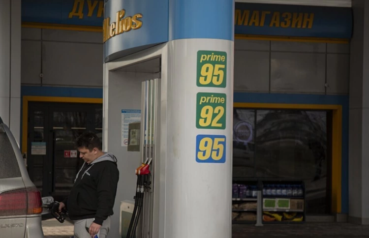 Казахстан продлевает запрет на вывоз бензина и дизтоплива еще на полгода