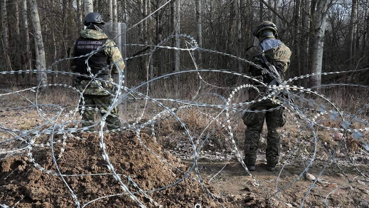 В минобороны Польши заявили о планах построить стену на границе с Россией