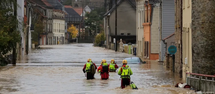 Наводнения на севере Франции: нарушена подача света и воды