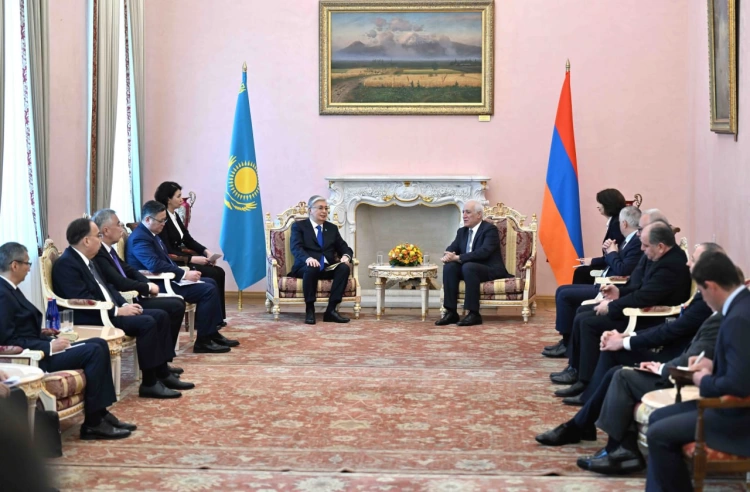 Токаев встретился с президентом Армении