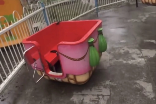 Кабина с детьми сорвалась с аттракциона в Центральном парке Астаны