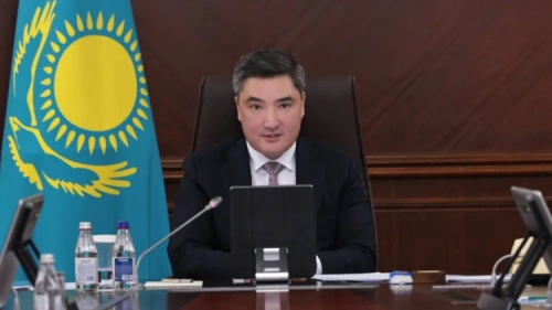 Премьер-министр потребовал жестко реагировать на фейки о Конституции