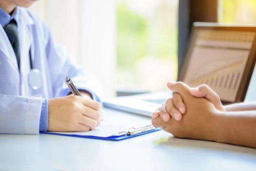 Депутат заявила о демонизации частной медицины на фоне проблем ФСМС