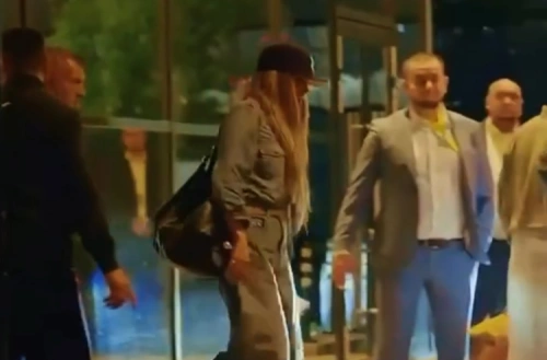Дженнифер Лопес прилетела в Астану