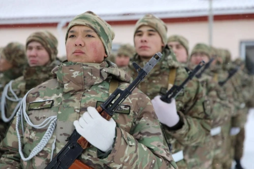 Казахстан не планирует полностью отказываться от срочной службы