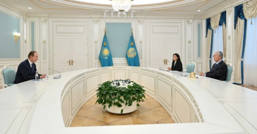 Токаев принял главного исполнительного директора Air Astana Питера Фостера