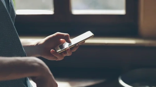 Как не купить ворованный телефон: Минцифры призвало проверять IMEI