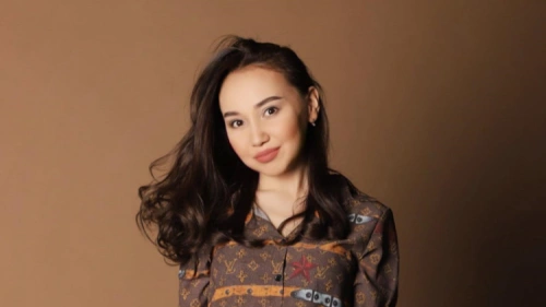 В Астане на торги выставили Mercedes, принадлежавший Перизат Кайрат