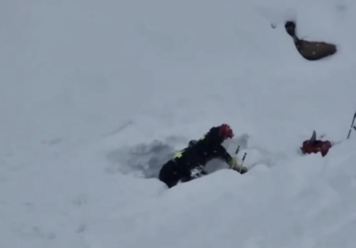 Фрирайд вне трасс закончился сходом лавины на Шымбулаке