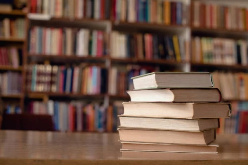 Студентов колледжа Талдыкоргана попросили сдавать книги: власти прокомментировали жалобу