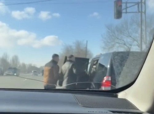 «Кого-то убивают»: видео тревожного инцидента в Семее распространилось в сети