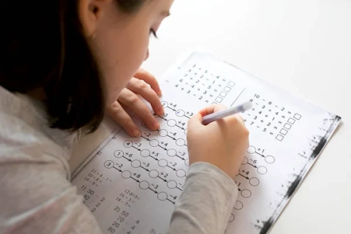 Приём в первый класс перенесли в Казахстане