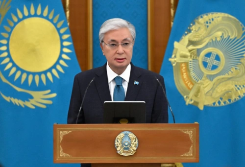 Токаев поздравил казахстанок с 8 марта и вручил государственные награды