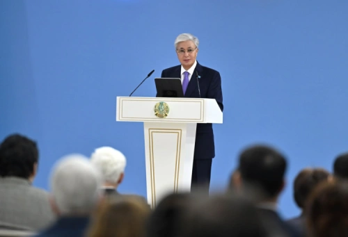 Пересмотреть стоимость грантов, выделяемых зарубежным вузам, поручил Токаев