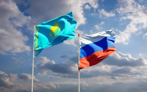 102 тысячи казахстанцев работают в России